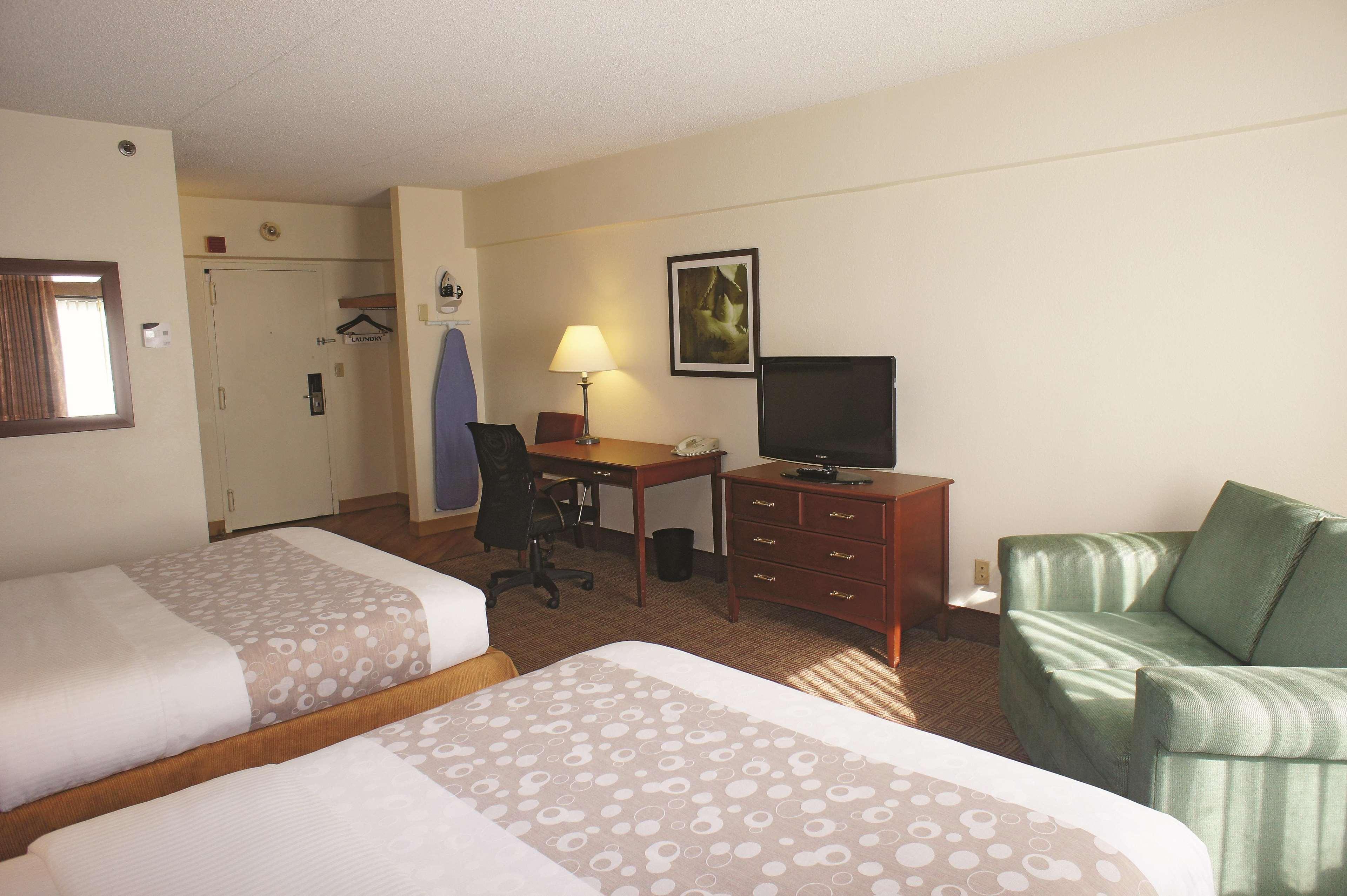 La Quinta By Wyndham New Haven Hotel Exterior foto