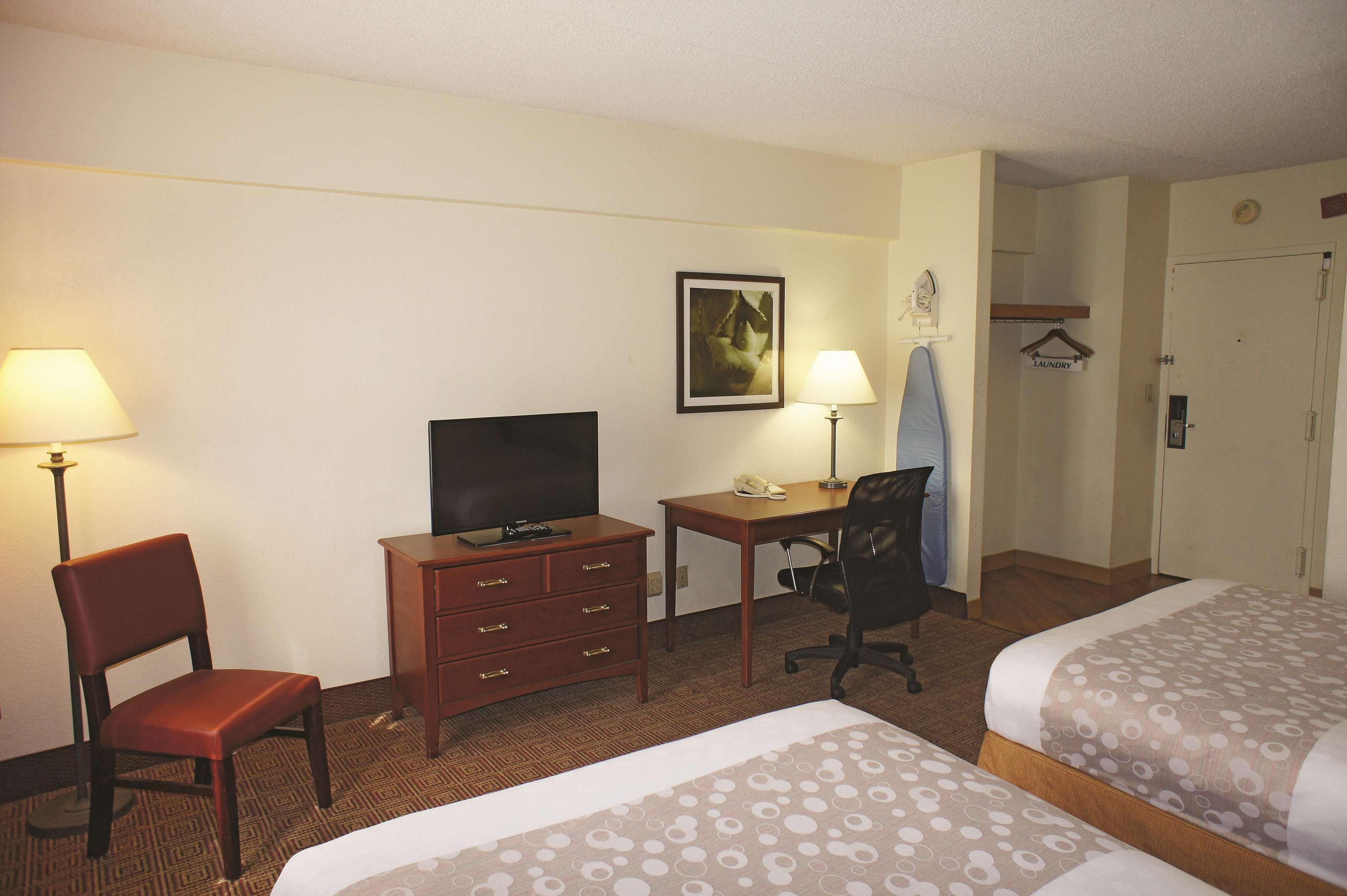 La Quinta By Wyndham New Haven Hotel Exterior foto
